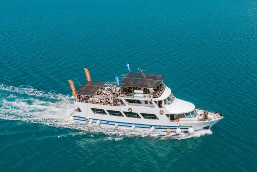 All-inclusive Party Boat with DJ & Unlimited Drinks!